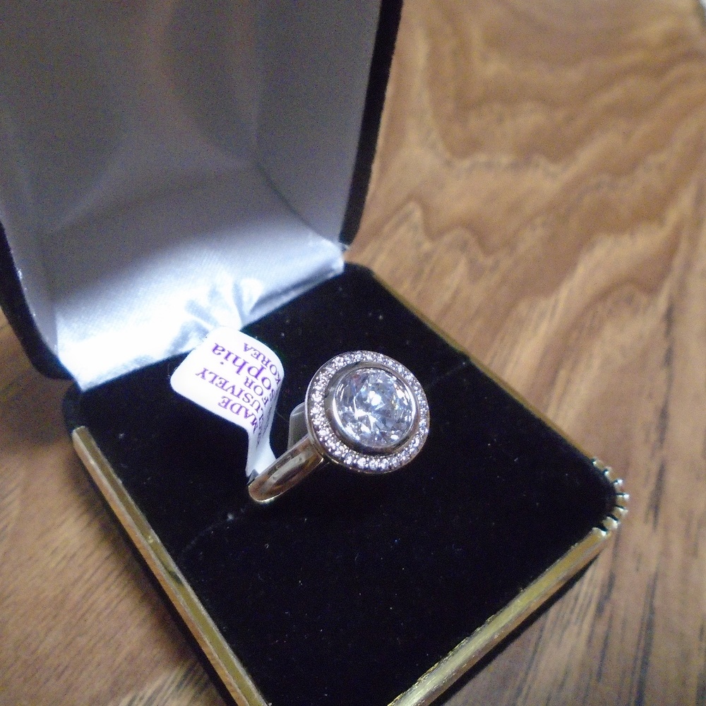 Ring with cz